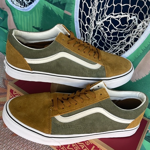Vans WMNS Old Skool
Mini Cord Green/Brown
VN000ZNIT20A
Sneakers
 Corduroy - Picture 12 of 16
